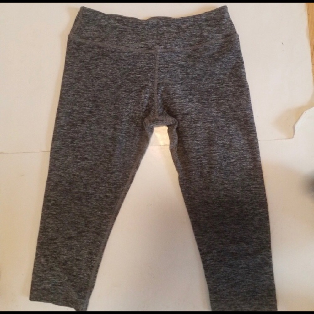 Beyond Yoga Mid waisted Capris